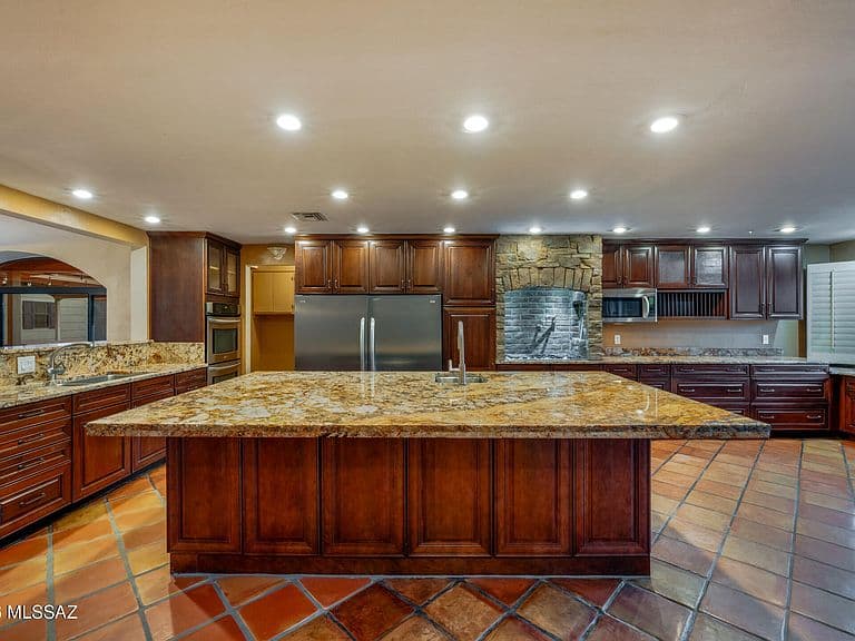 7221 E Sabino Vista Dr photo 1