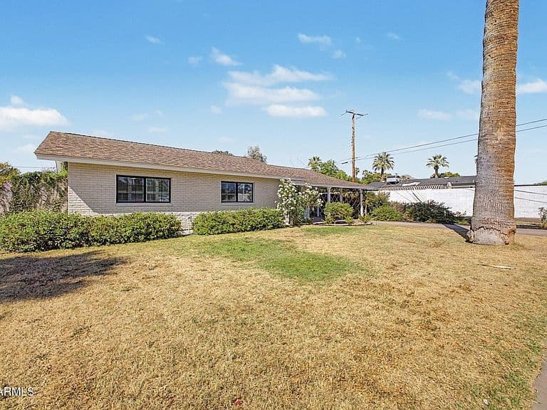 3436 E GLENROSA Avenue photo 4