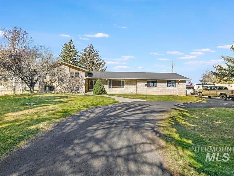 1532 Briarwood Ln photo 1