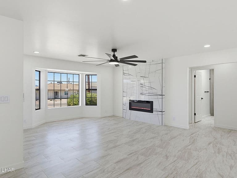 3893 Aqua Way photo 4