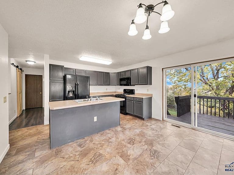 1240 Range View Cir photo 5