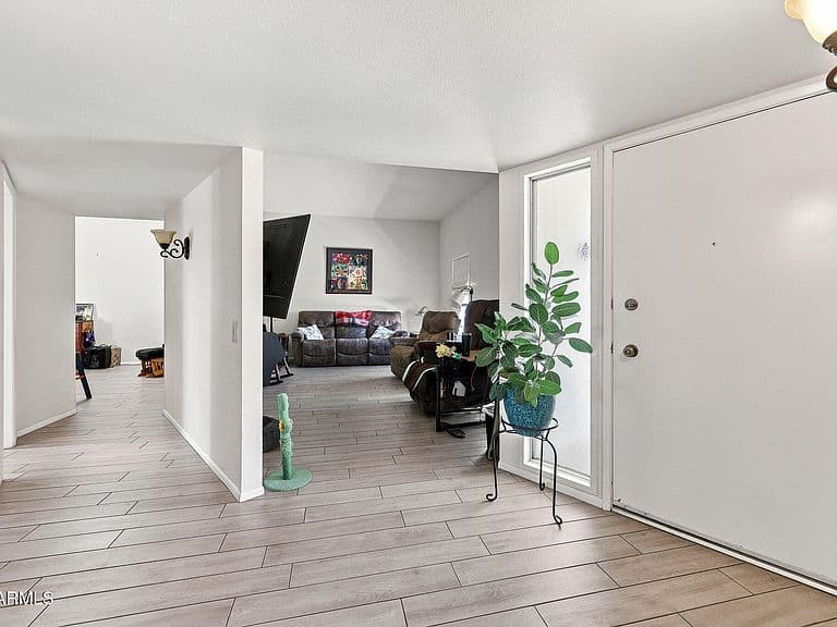11137 W PALMERAS Drive photo 4
