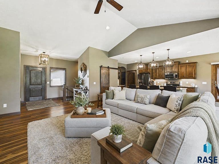 1008 S Torrey Pine Ln photo 2