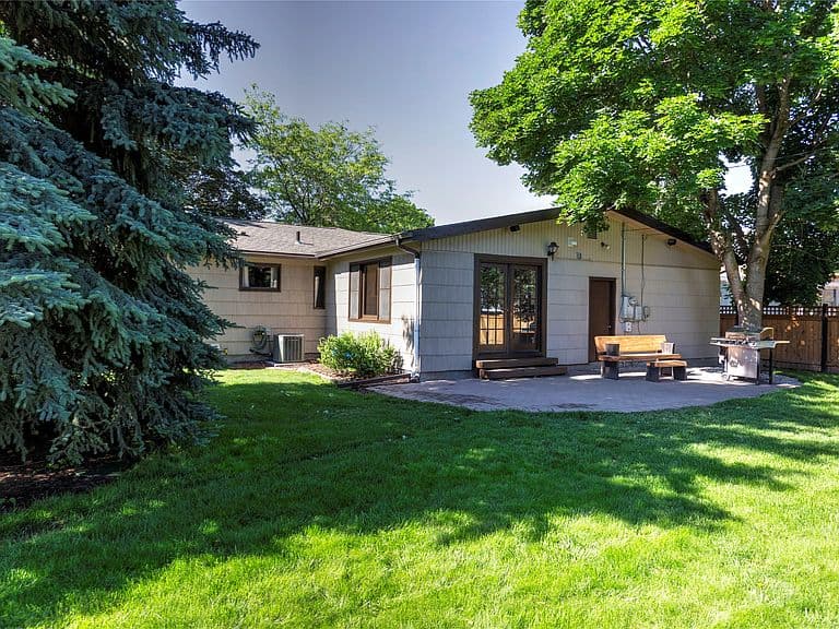 1820 Dixon Ave photo 2