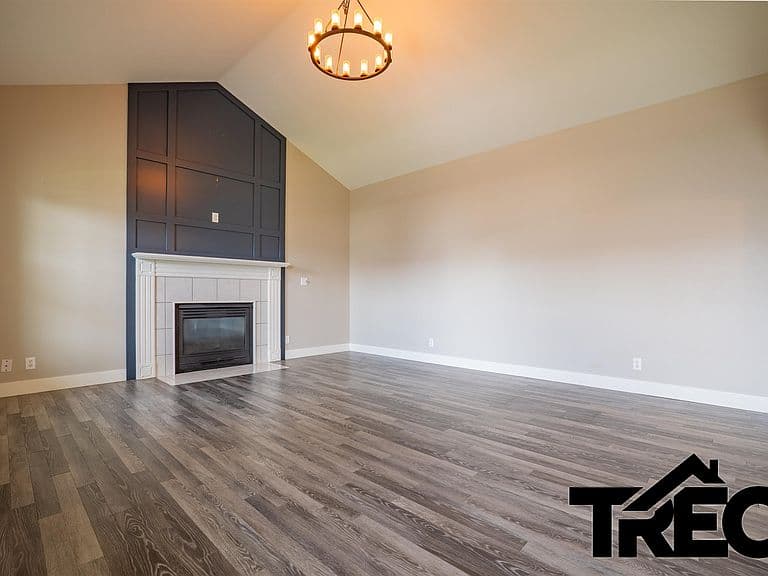 642 Cedarwood photo 3