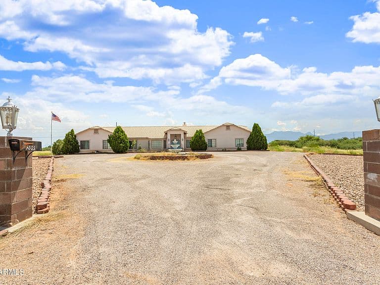 2091 N SAN MARCOS DE NIZA Drive photo 3