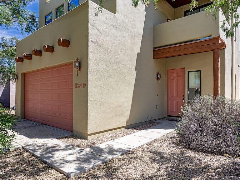 1219 MARCHBANKS Drive photo 4