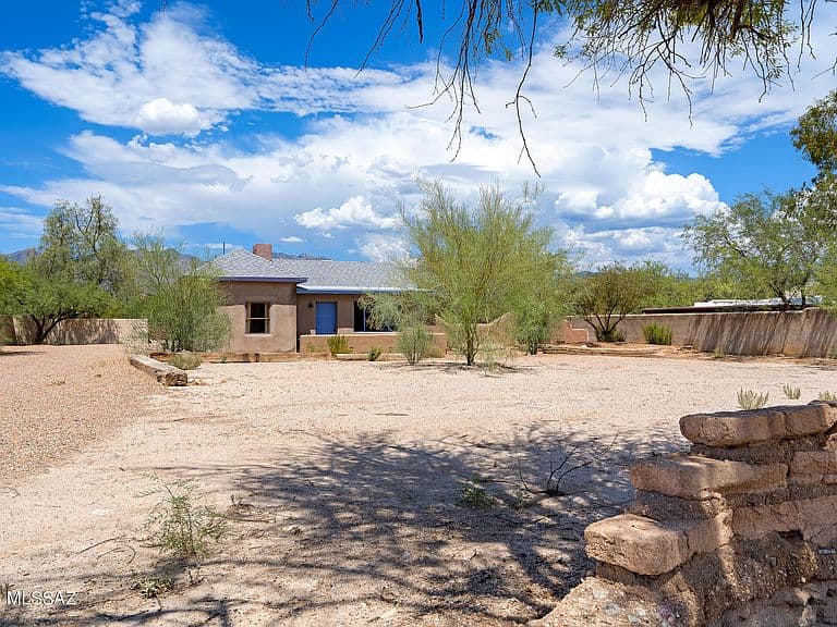 5301 E Fort Lowell Rd photo 3