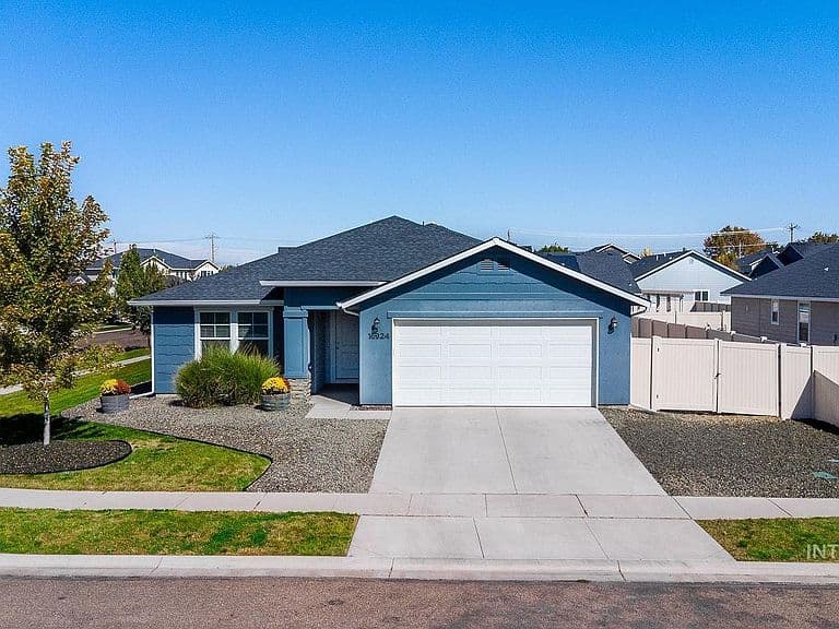 16924 N Lowerfield Loop photo 1