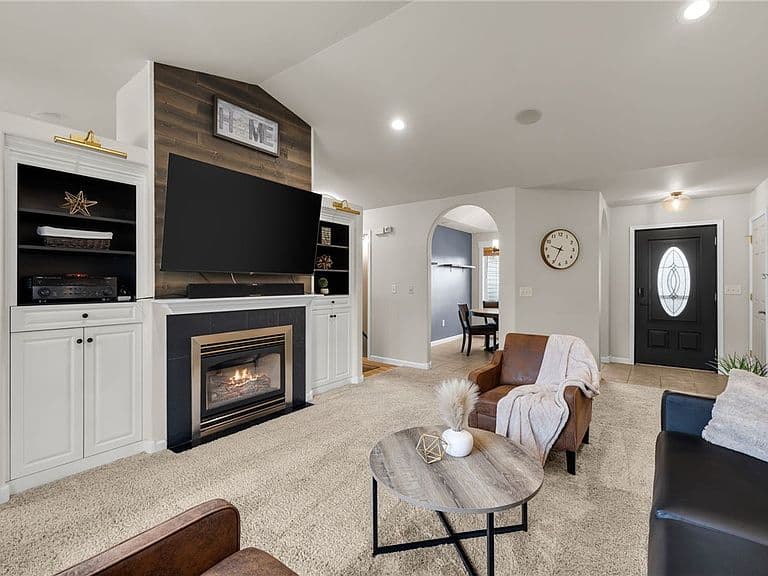 2125 Saddleback Dr photo 3
