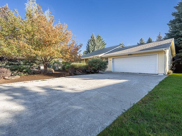 1830 Northridge Dr photo 1