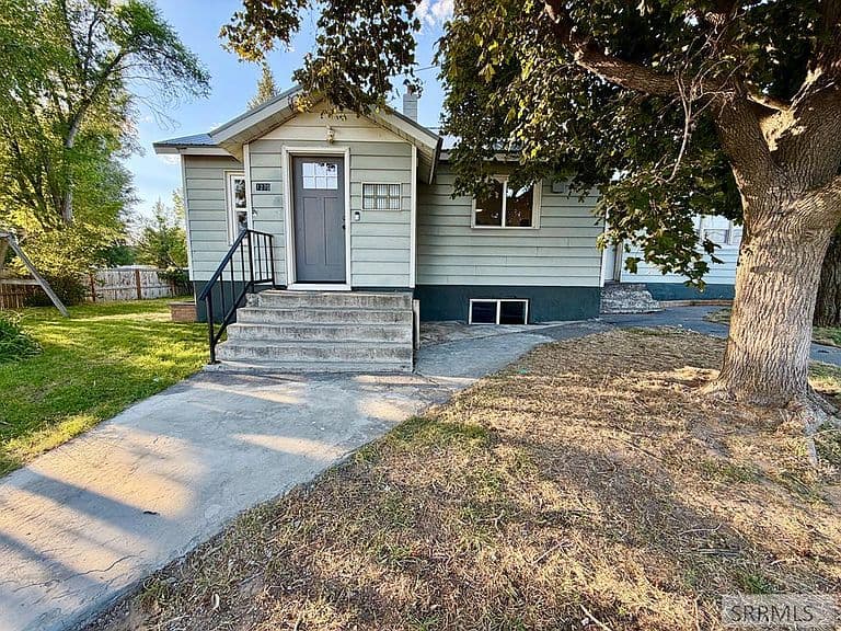 1270 Elmore Ave photo 1