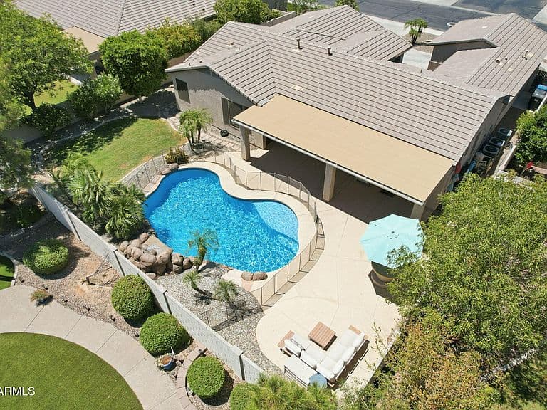 3133 E CANYON Way photo 2