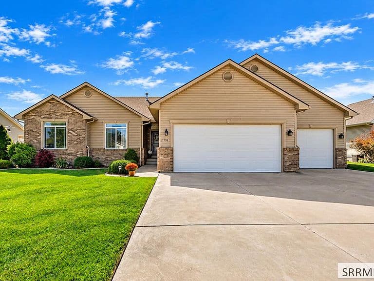 1798 Sunny Pine Way photo 4