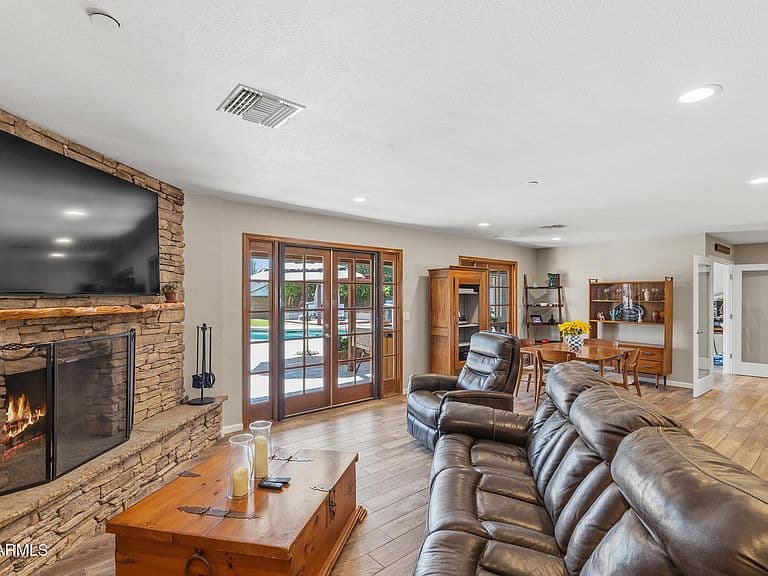 7525 E LARKSPUR Drive photo 4