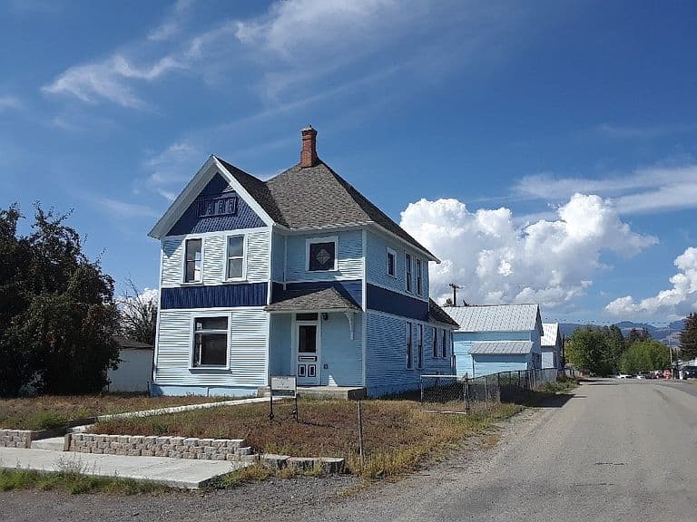 100 4th St photo 1