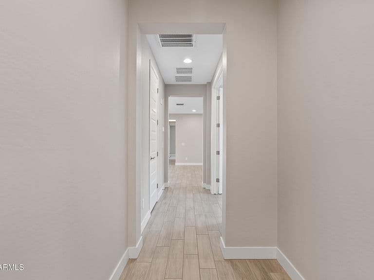 10723 E TWISTER Avenue photo 4