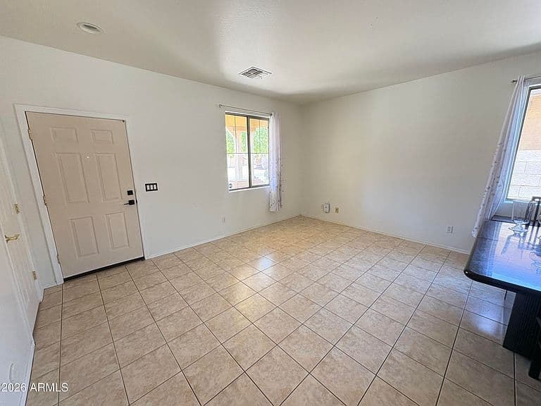 962 E SADDLEBACK Place photo 4