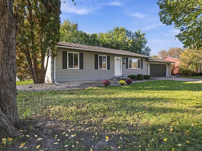105 E Maureen Dr photo 4