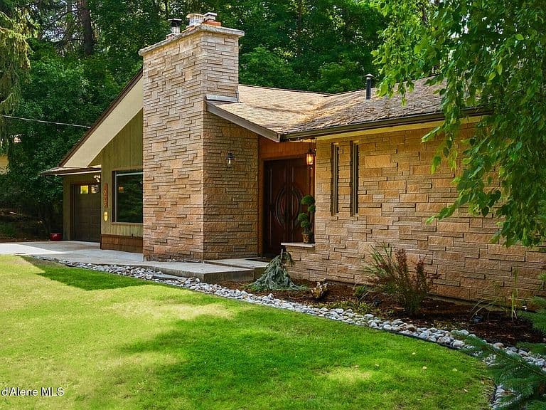 1023 N Crestline Dr photo 3