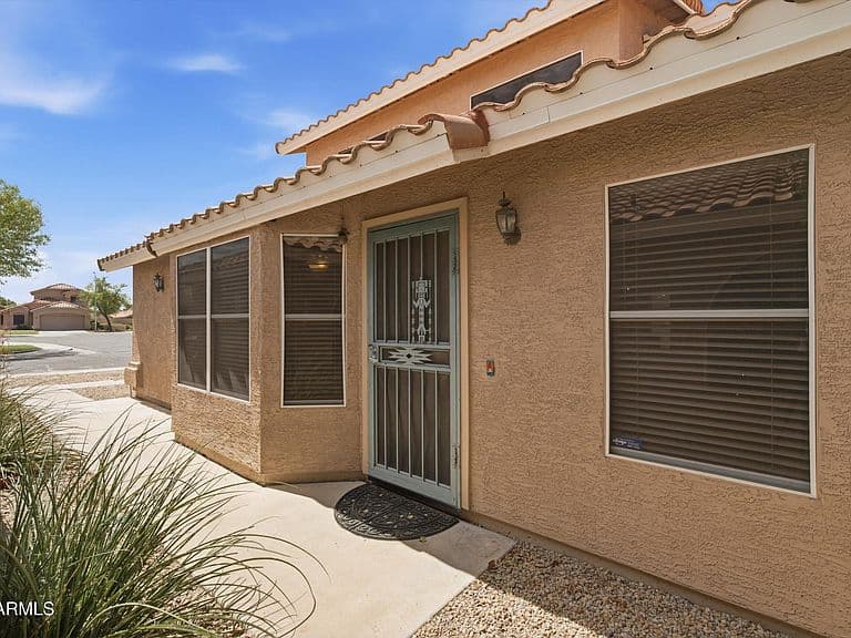 7942 W Paradise Drive photo 3