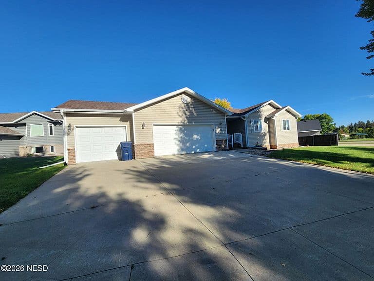 1610 Northridge Dr NE photo 3