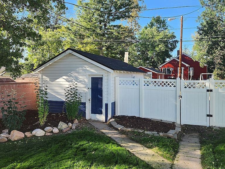 1310 Cosgriff Ct photo 4
