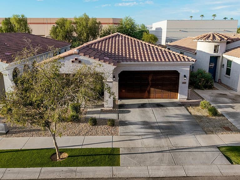 2820 E SUNLAND Avenue photo 5