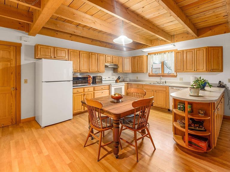195 Beacon Hill Road photo 5