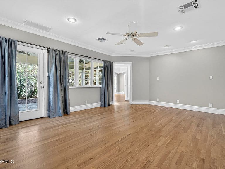 1526 W WILSHIRE Drive photo 5