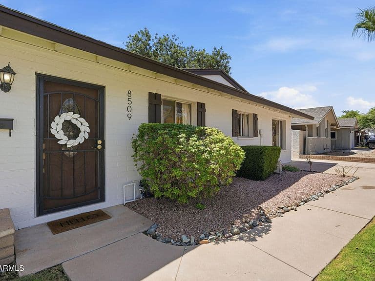 8509 E MACKENZIE Drive photo 4