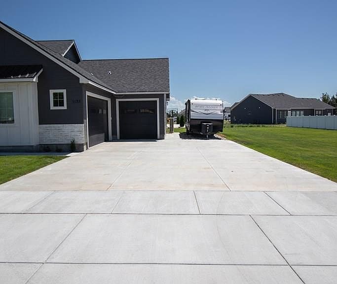 1133 McJon Ln photo 3