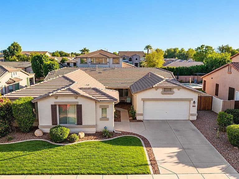 3331 E HORSESHOE Drive photo 1