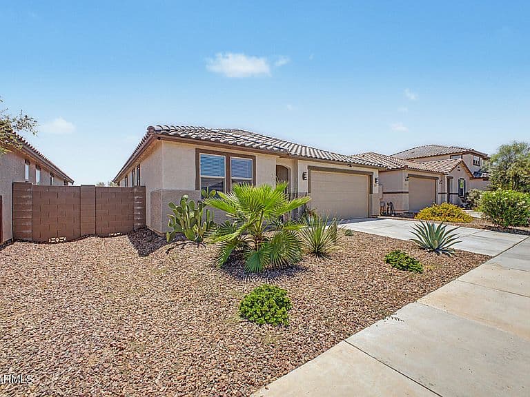 17849 W GAMBIT Trail photo 3