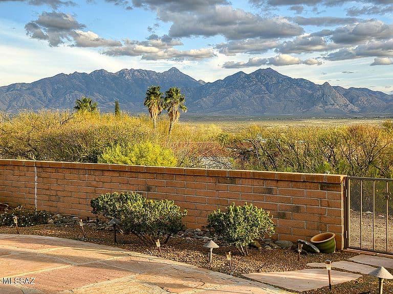 4209 S Emelita Dr photo 2