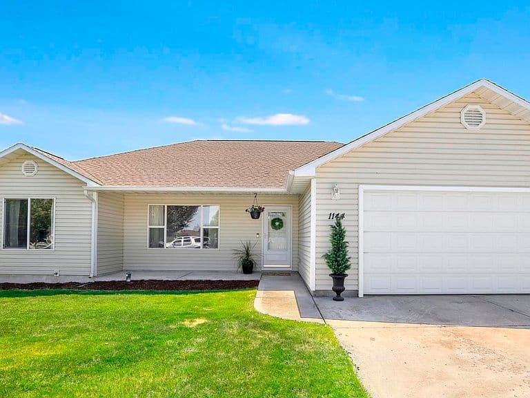 1144 Cortes Loop photo 1