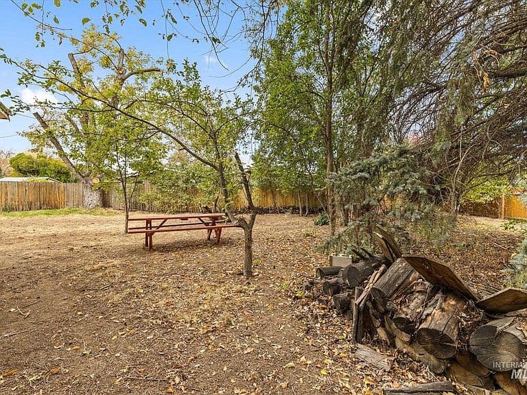 7609 W Cambridge Dr photo 5
