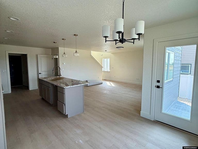 2065 Heathrow Ave photo 2