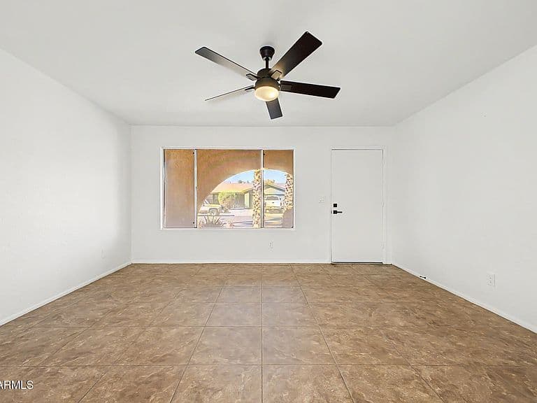 515 W GREENTREE Drive photo 5