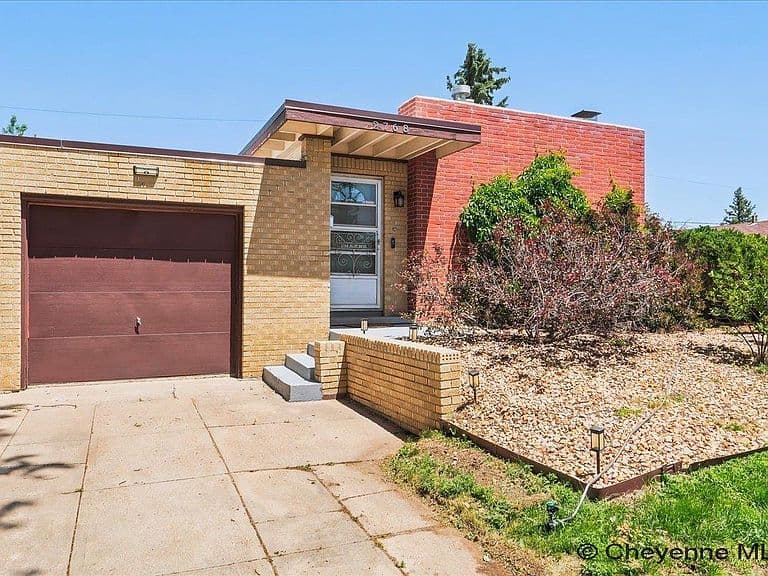 2768 Olive Dr photo 2