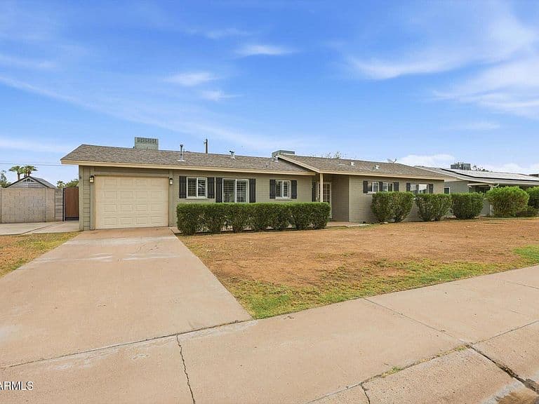 1402 E COLTER Street photo 3