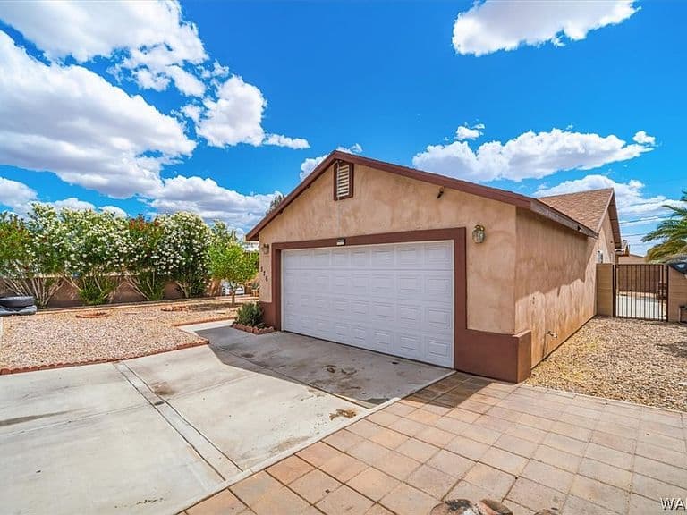 576 N Malibu Circle photo 4