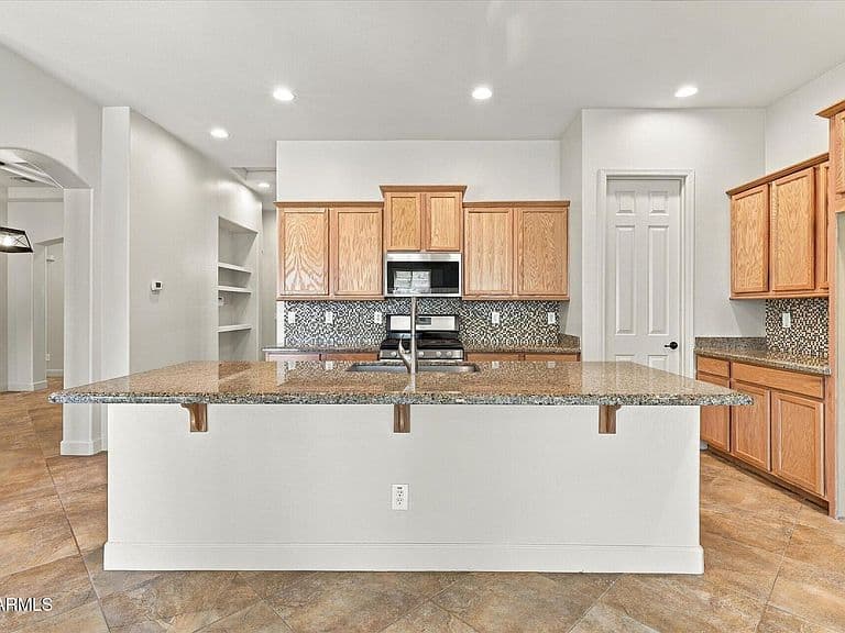 10505 E LINCOLN Avenue photo 2