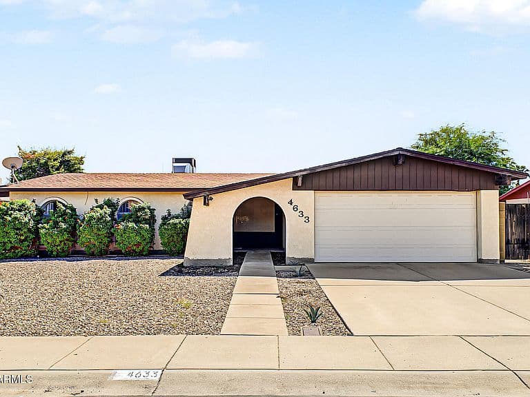 4633 W LAWRENCE Lane photo 1