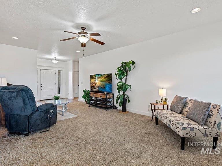 9466 S Kelsan Ave photo 5