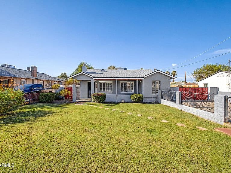 2638 E WILLETTA Street photo 4