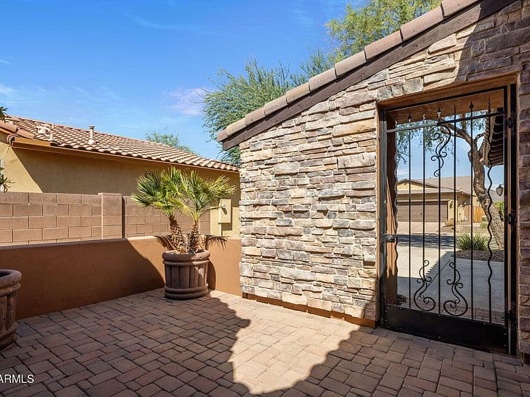 12081 W DESERT MIRAGE Drive photo 2