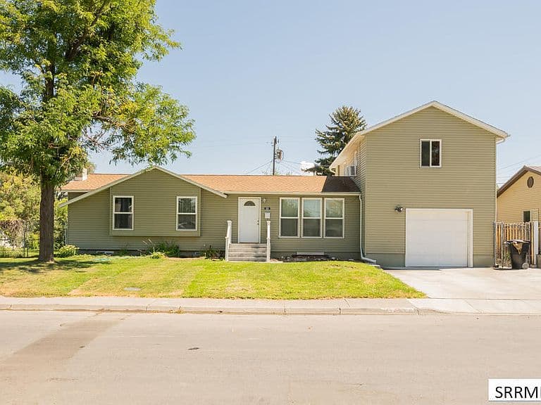 385 Berrett Ave photo 1