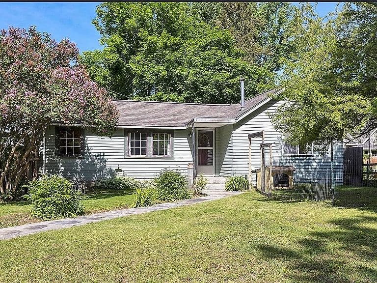 2207 Wylie Ave photo 1