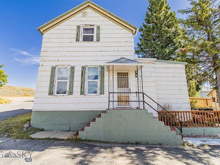 1608 1st St photo 1